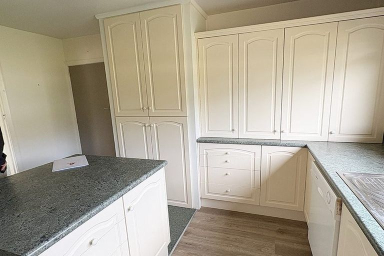 Photo of property in 102 Wairakei Road, Bryndwr, Christchurch, 8052