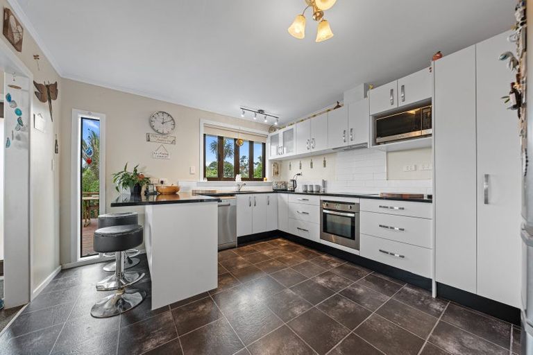 Photo of property in 177 Wairere Road, Waitakere, Henderson, 0782