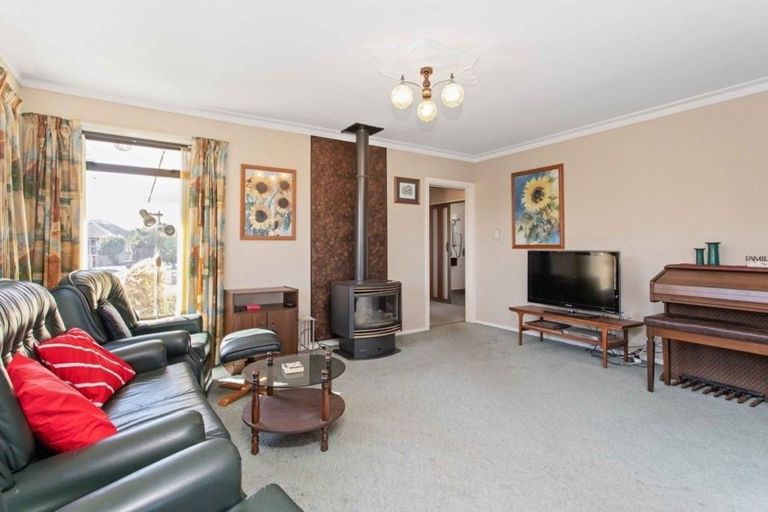 Photo of property in 15 Emlyn Place, Avondale, Christchurch, 8061