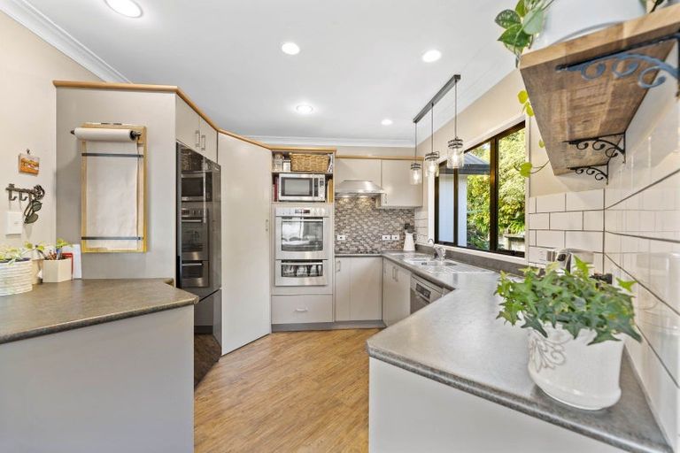 Photo of property in 33 Greenfield Drive, Western Heights, Hamilton, 3200