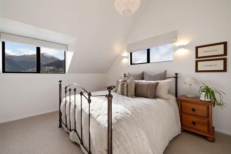 Photo of property in 14 Oregon Drive, Kelvin Heights, Queenstown, 9300