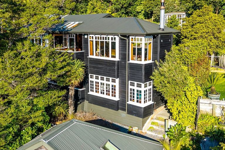 Photo of property in 17 Korimako Road, Days Bay, Lower Hutt, 5013