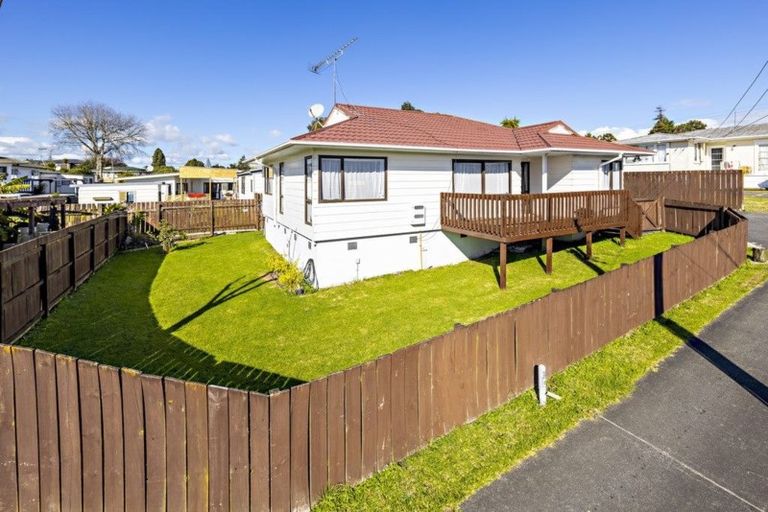 Photo of property in 2/22 Swaffield Road, Papatoetoe, Auckland, 2025