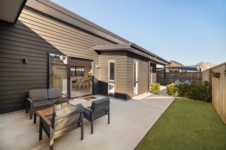 Photo of property in 19 Shepherd Road, Jacks Point, Queenstown, 9371