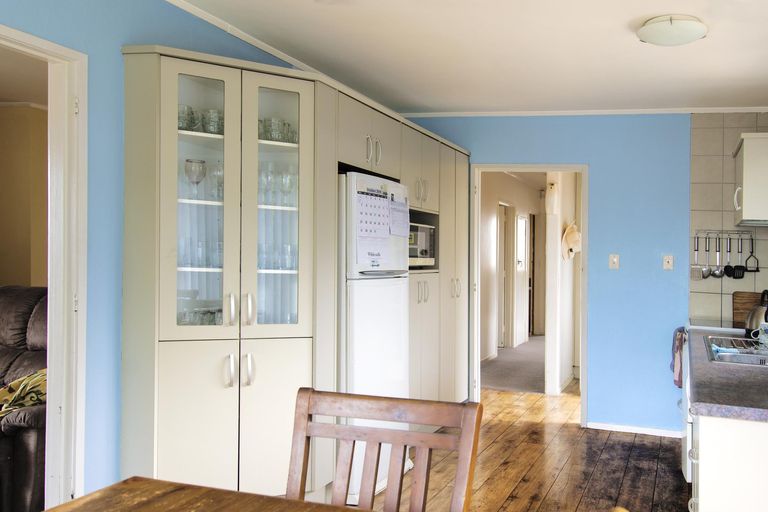 Photo of property in 6 Mcquarrie Avenue, Wattle Downs, Auckland, 2103