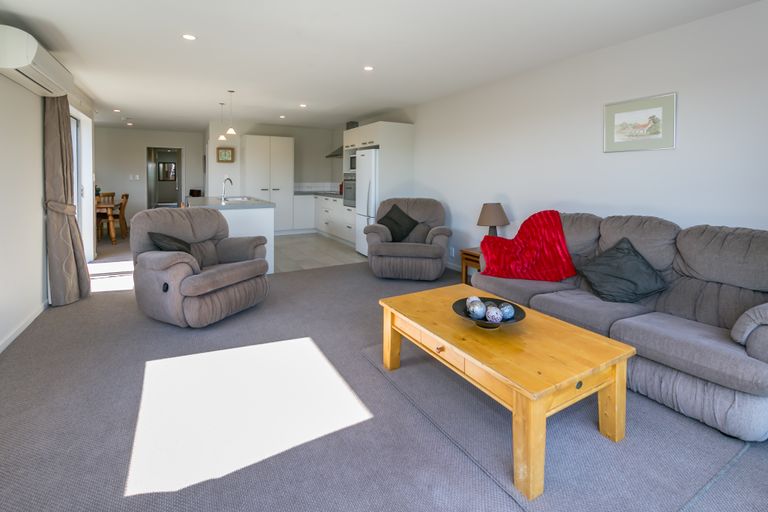 Photo of property in 7 Dunaverty Place, Broomfield, Christchurch, 8042