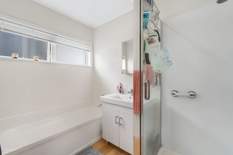 Photo of property in 11 Swan Crescent, Pakuranga, Auckland, 2010