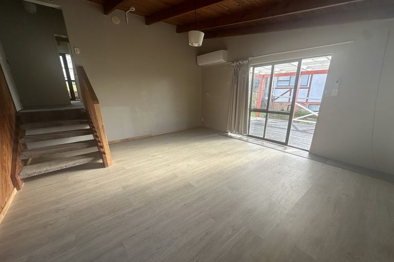 Photo of property in 20 Wattle Road, Sunnyvale, Auckland, 0612