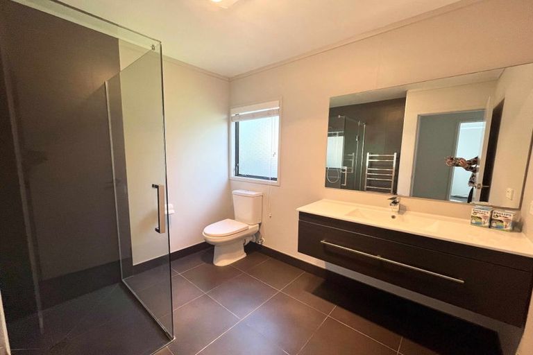 Photo of property in 4 Clearview Heights, Ranui, Auckland, 0612