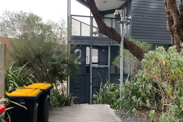 Photo of property in 1/2 Miramar Road North, Miramar, Wellington, 6022