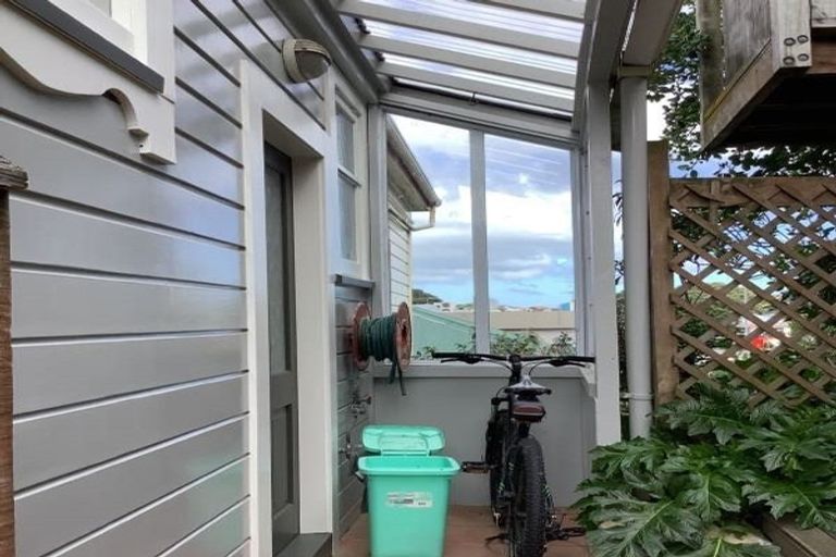 Photo of property in 1/126 The Parade, Island Bay, Wellington, 6023