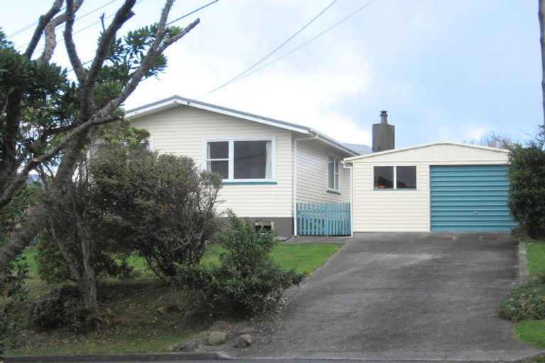 Photo of property in 25 Cotswold Crescent, Newlands, Wellington, 6037