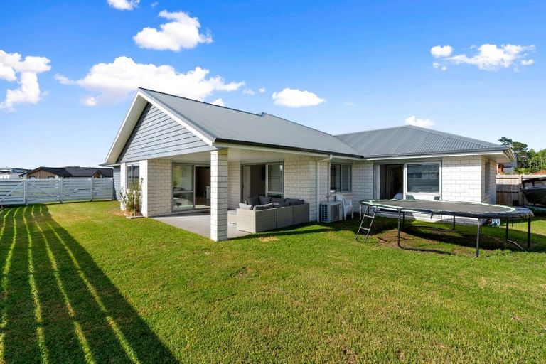 Photo of property in 76 Stace Hopper Drive, One Tree Point, 0118