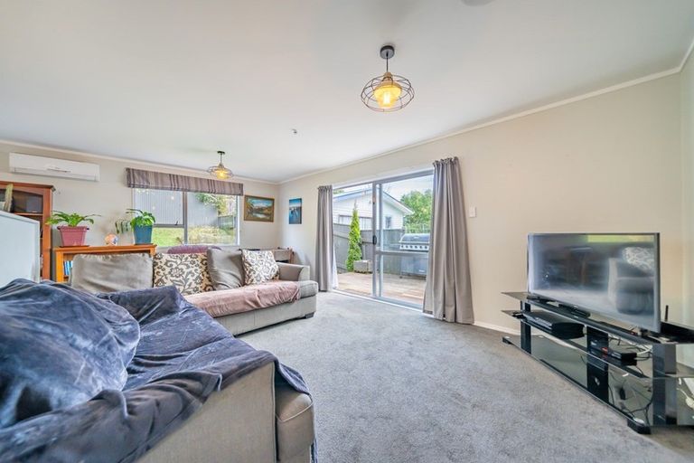 Photo of property in 63 Norana Road, Timberlea, Upper Hutt, 5018