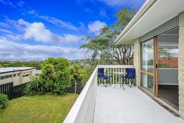 Photo of property in 2/77 Stanaway Street, Hillcrest, Auckland, 0627