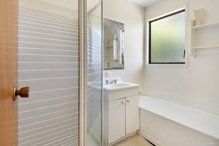 Photo of property in 139 Moire Road, West Harbour, Auckland, 0618