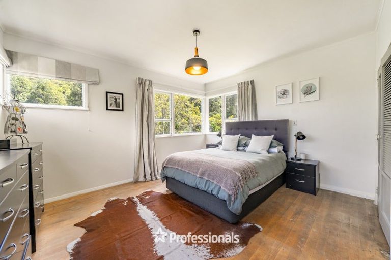 Photo of property in 132 Cheviot Road, Lowry Bay, Lower Hutt, 5013