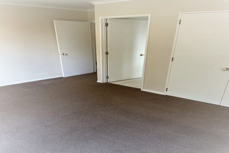Photo of property in 31 Broadfield Street, Massey, Auckland, 0614