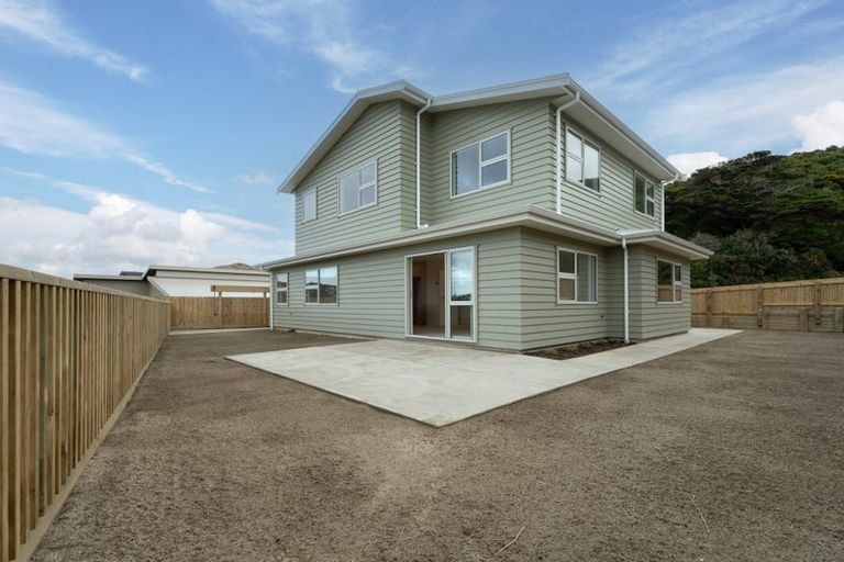 Photo of property in 70 Farnworth Terrace, Glenside, Wellington, 6037