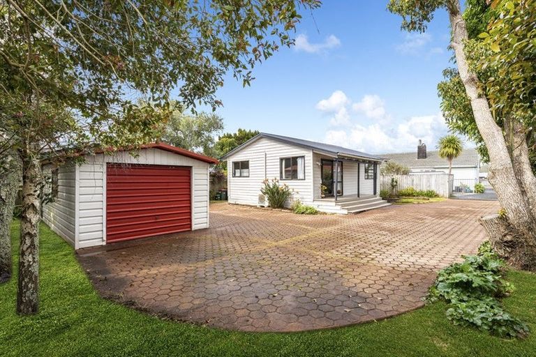 Photo of property in 2/391 West Coast Road, Glen Eden, Auckland, 0602