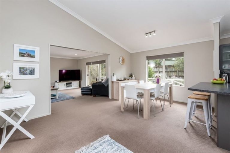 Photo of property in 67 Gosford Drive, Botany Downs, Auckland, 2010