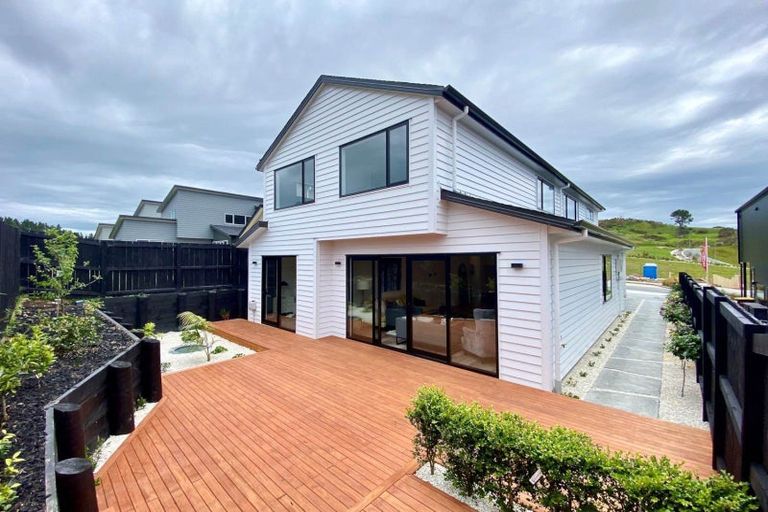 Photo of property in 10 Kotuitui Drive, Wainui, 0992
