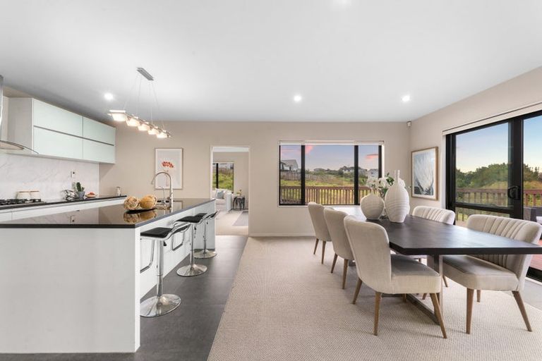 Photo of property in 83 Lake Panorama Drive, Henderson Valley, Auckland, 0612