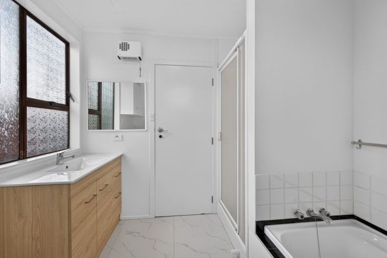 Photo of property in 97b Johns Road, Northwood, Christchurch, 8051
