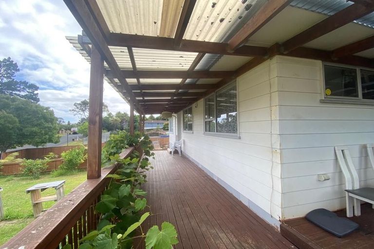 Photo of property in 34 Claverdon Drive, Massey, Auckland, 0614