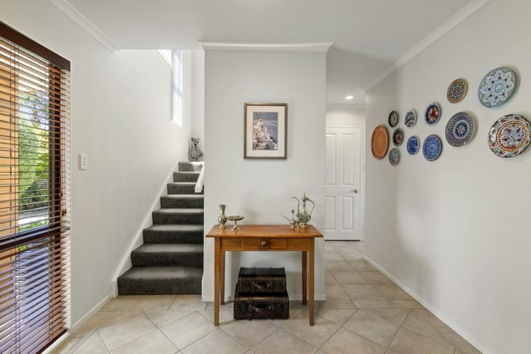 Photo of property in 2/23 Kiteroa Terrace, Rothesay Bay, Auckland, 0630
