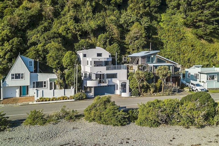 Photo of property in 30 Moana Road, Plimmerton, Porirua, 5026