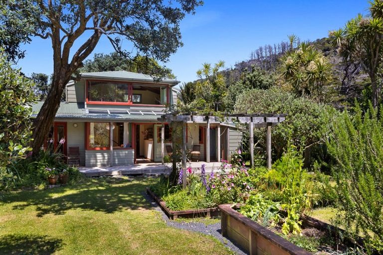 Photo of property in 66 Karekare Road, Karekare, Auckland, 0772