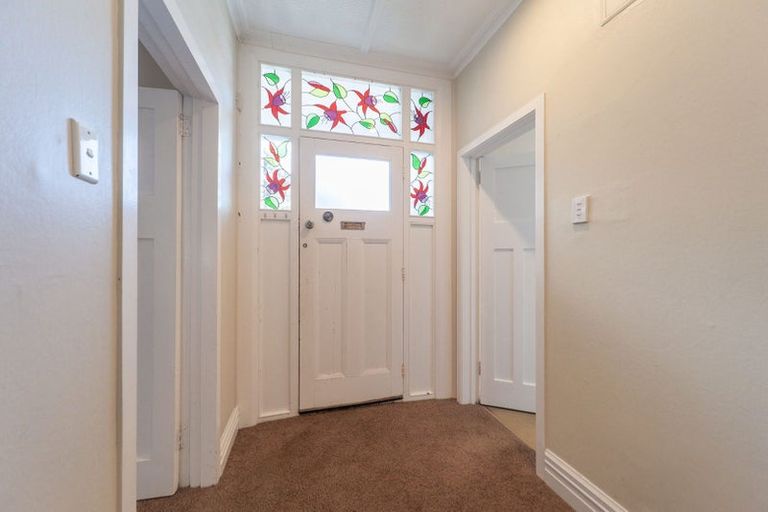 Photo of property in 80 Kelburn Parade, Kelburn, Wellington, 6012