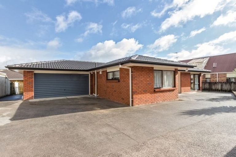 Photo of property in 2/91 Aviemore Drive, Highland Park, Auckland, 2010