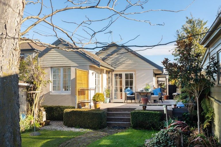 Photo of property in 87 Abberley Crescent, St Albans, Christchurch, 8014