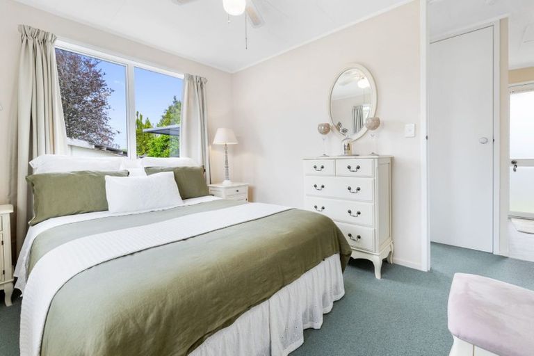 Photo of property in 54a Yeovil Road, Te Atatu Peninsula, Auckland, 0610