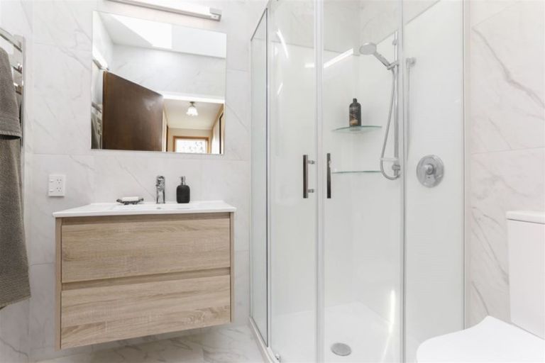 Photo of property in 138 Glenfield Road, Birkenhead, Auckland, 0626