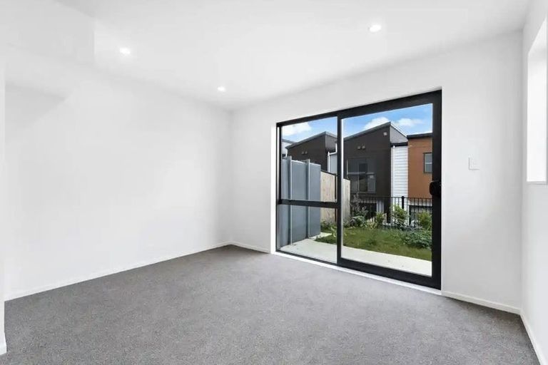 Photo of property in 250a Great North Road, Henderson, Auckland, 0612