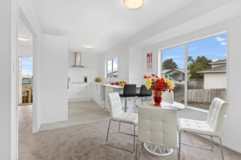 Photo of property in 1/53 Sungrove Rise, Sunnyvale, Auckland, 0612