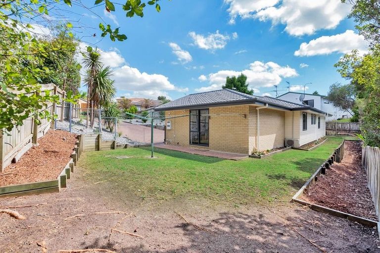 Photo of property in 15 San Pedro Place, Henderson, Auckland, 0612