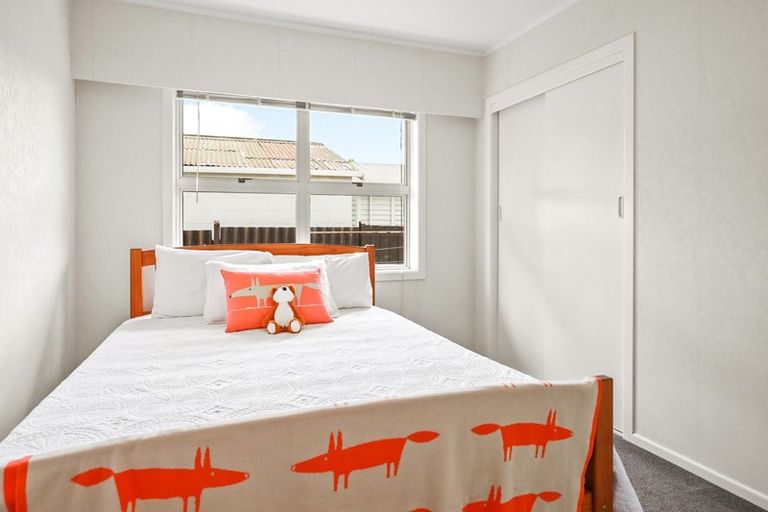 Photo of property in 27 Howden Road, Fairfield, Hamilton, 3214