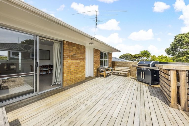 Photo of property in 1/9 Brunton Place, Glenfield, Auckland, 0629