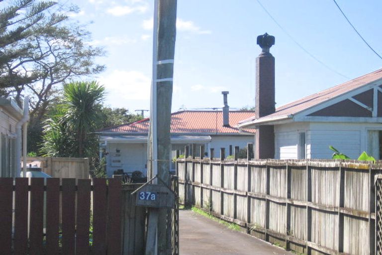 Photo of property in 2/37 Garelja Road, Henderson, Auckland, 0612