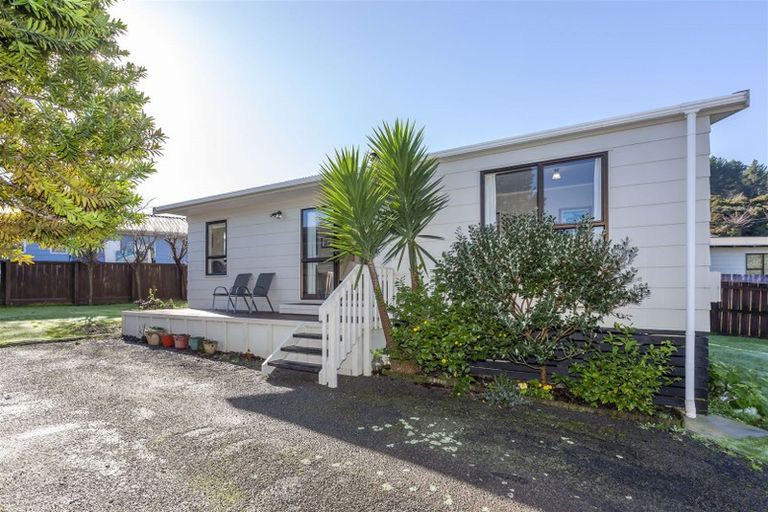 Photo of property in 12 Hookway Grove, Paraparaumu, 5032