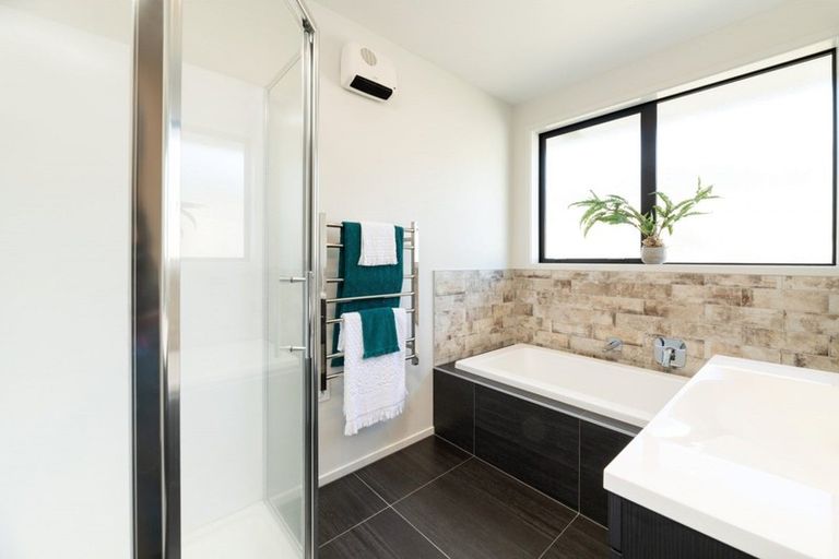 Photo of property in 6 Antrim Glade, Welcome Bay, Tauranga, 3175