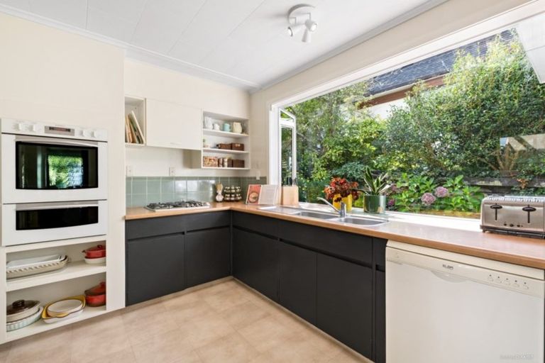 Photo of property in 1 Whitu Street, Khandallah, Wellington, 6035