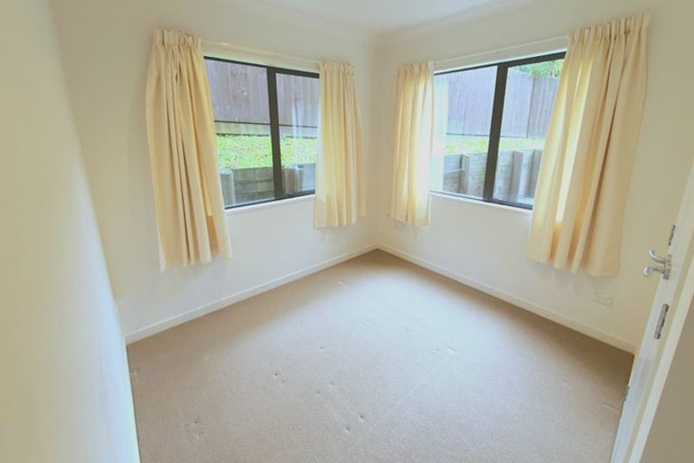 Photo of property in 35 Trotting Terrace, Fairview Heights, Auckland, 0632