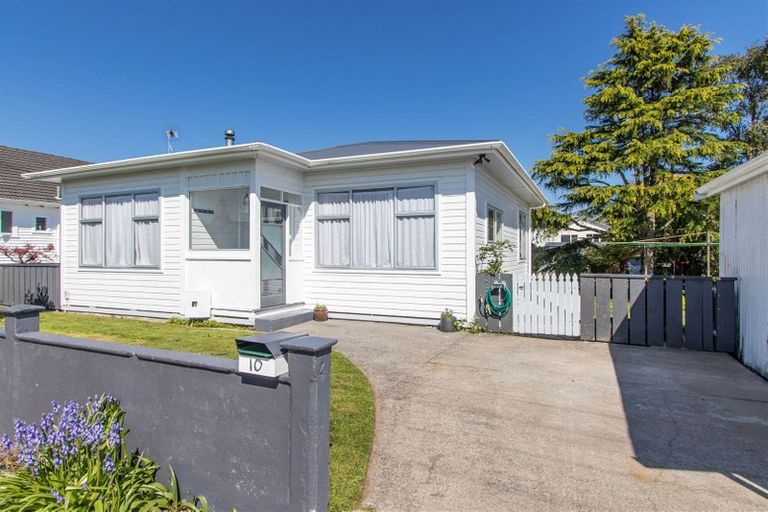 Photo of property in 10 Mahoe Street, Inglewood, 4330