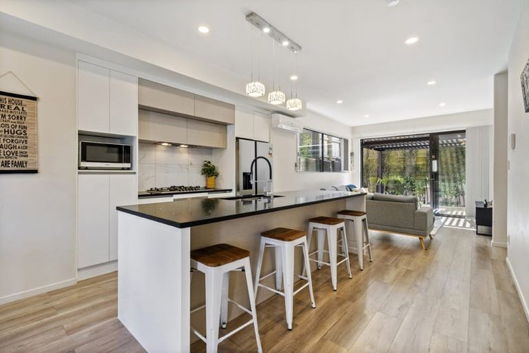 Photo of property in 42 Waihou Crescent, Albany Heights, Auckland, 0632