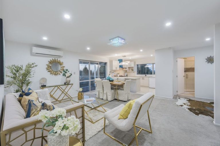 Photo of property in 2 Dhaka Lane, Ranui, Auckland, 0612